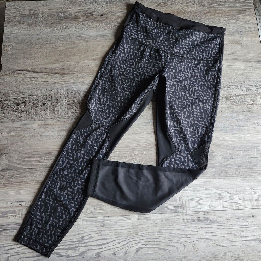 (8) Lululemon leggings